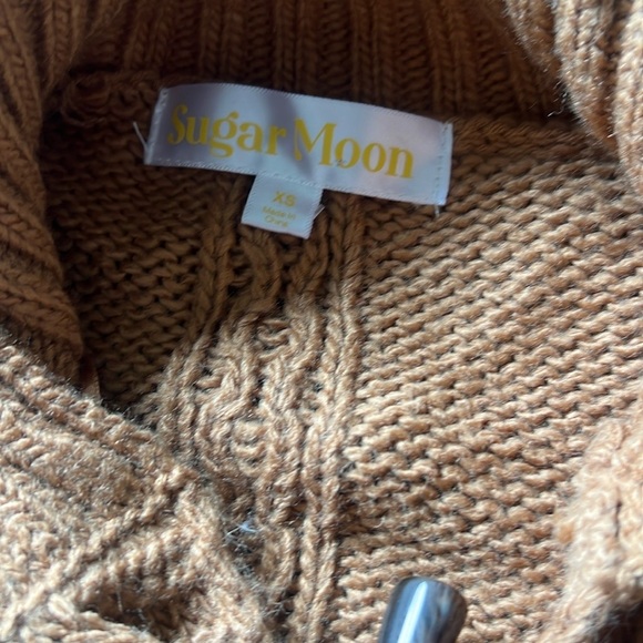 Cropped Cable Knit Toggle Hoodie – Cottagecore Fall Staple - Picture 7 of 7